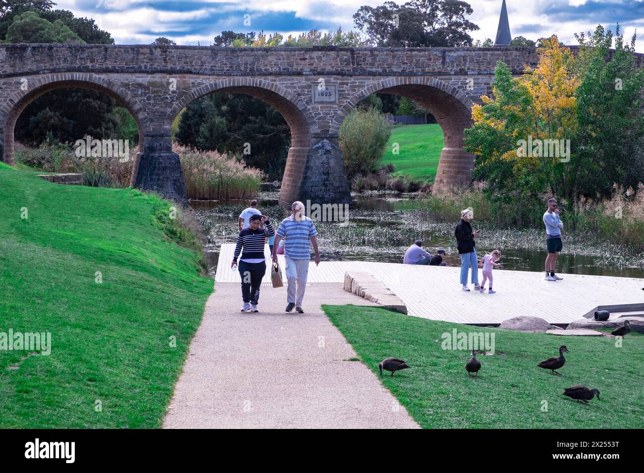 Die Richmond Bridge ist die älteste denkmalgeschützte, von Sträflingen erbaute Brücke an der B31 in Richmond, 25 Kilometer nördlich von Hobart in Tasmanien. Stockfoto