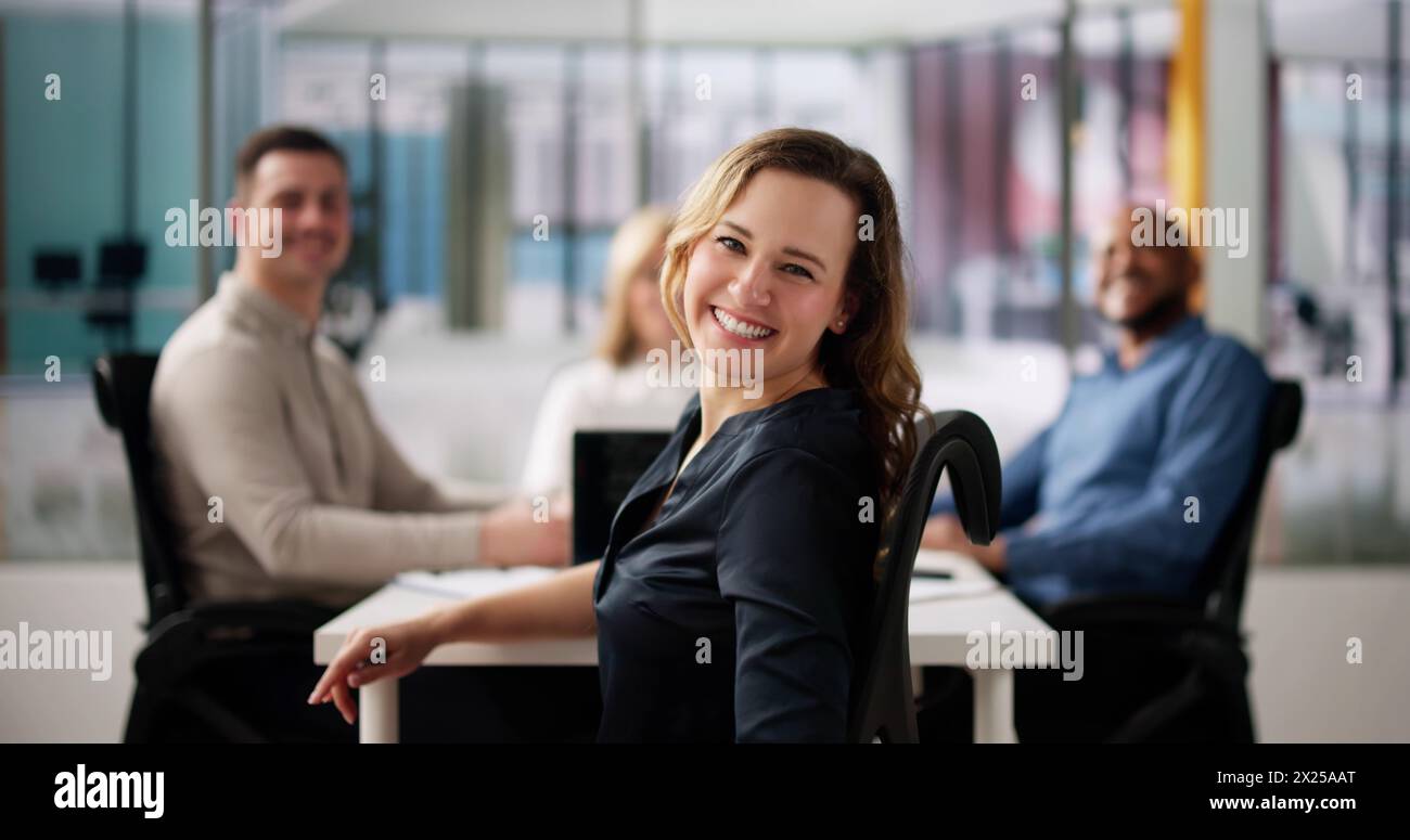 Frau Teamwork In Einer Gruppe Von Geschäftsleuten Mit Happy Diversity Stockfoto