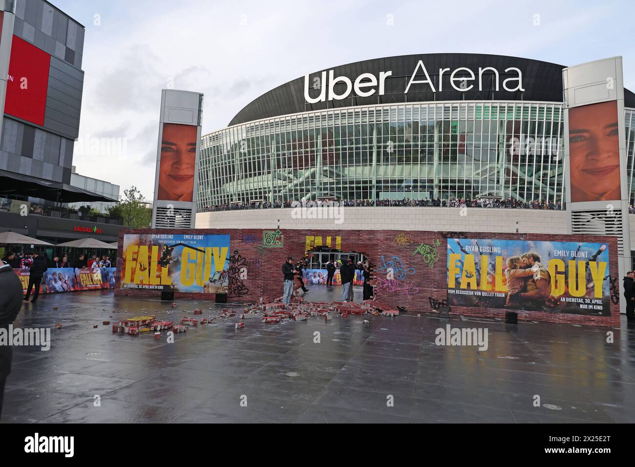 Uber Platz nach der Stunt-Vorfuehrung auf der Europa-Filmpremiere Fall Guy unter der Regie von David Leitch im UCI Luxe, Uber Platz, Berlin-Friedrichshain-Kreuzberg, Deutschland, Europa, 19.04.2024. *** Uber Platz nach der Stuntaufführung bei der europäischen Filmpremiere Fall Guy unter der Regie von David Leitch am UCI Luxe, Uber Platz, Berlin Friedrichshain Kreuzberg, Deutschland, Europa, 19 04 2024 Stockfoto