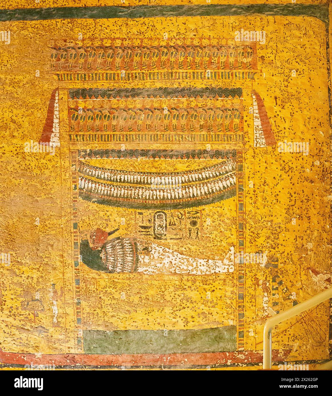 Ägypten, Luxor, Grab von Tutanchamun, Ostwand des Trauerzimmers, Trauerprozession : die Mumie, auf einem Bett, unter einem Baldachin, auf einem Schlitten. Stockfoto