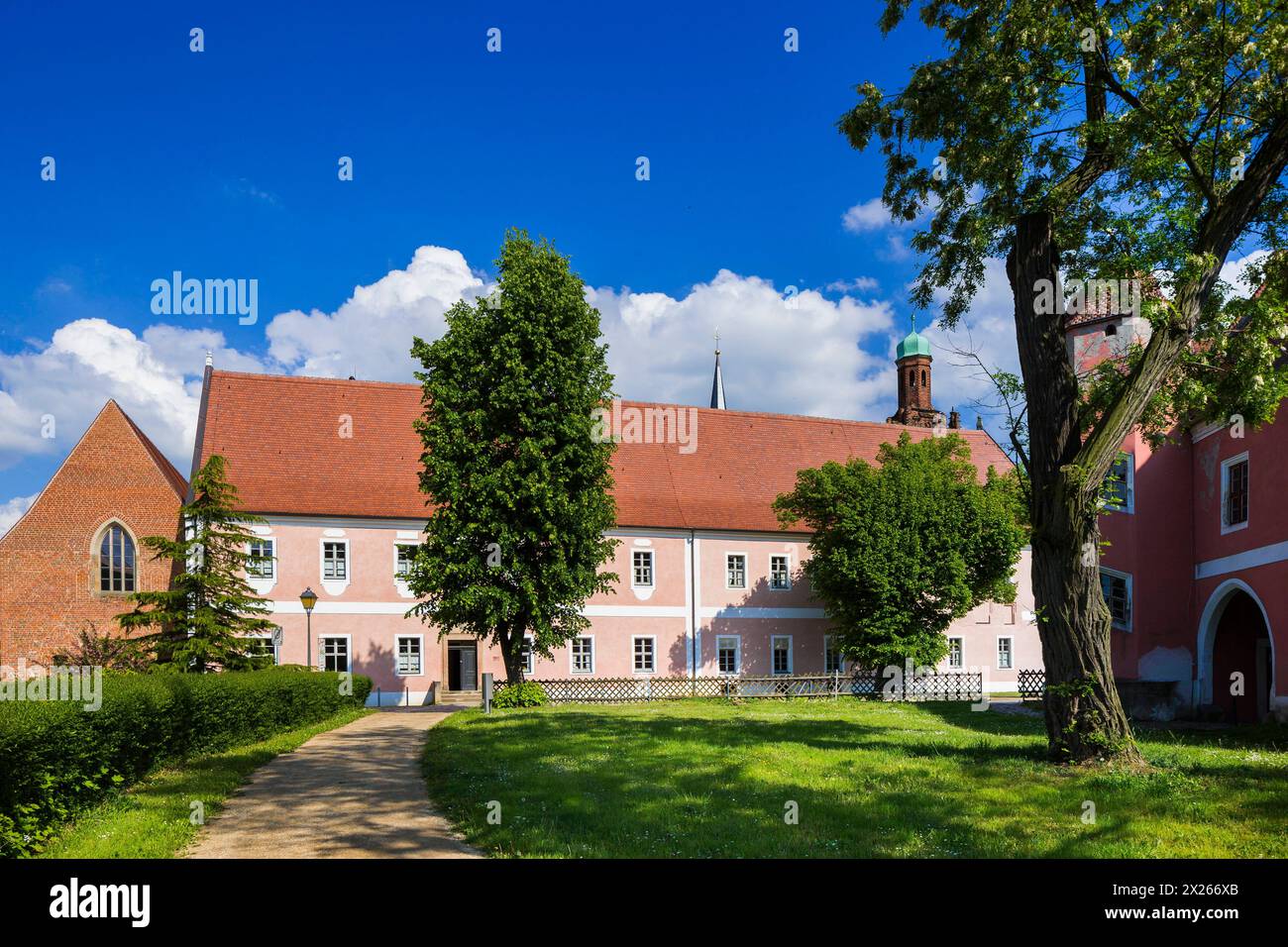 Stadtbild Mühlberg/Elbe ist eine an der Elbe gelegene Stadt im südbrandenburgischen Landkreis Elbe Elster. Mühlberg Brandenburg Deutschland *** Stadtbild Mühlberg Elbe ist eine Stadt an der Elbe im südbrandenburgischen Landkreis Elster Mühlberg Brandenburg Deutschland Stockfoto