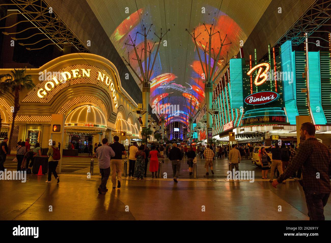 Las Vegas, Nevada.  Fremont Street, Golden Nugget und Binions Casinos. Stockfoto