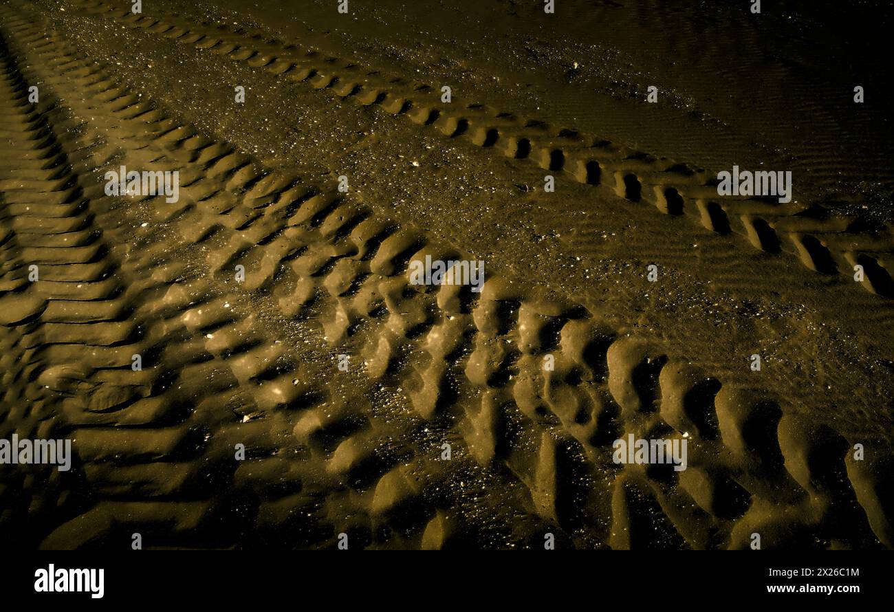 Eine imaginäre Wüstenlandschaft, die an die trockene und surreale Atmosphäre des Planeten Mars erinnert Stockfoto