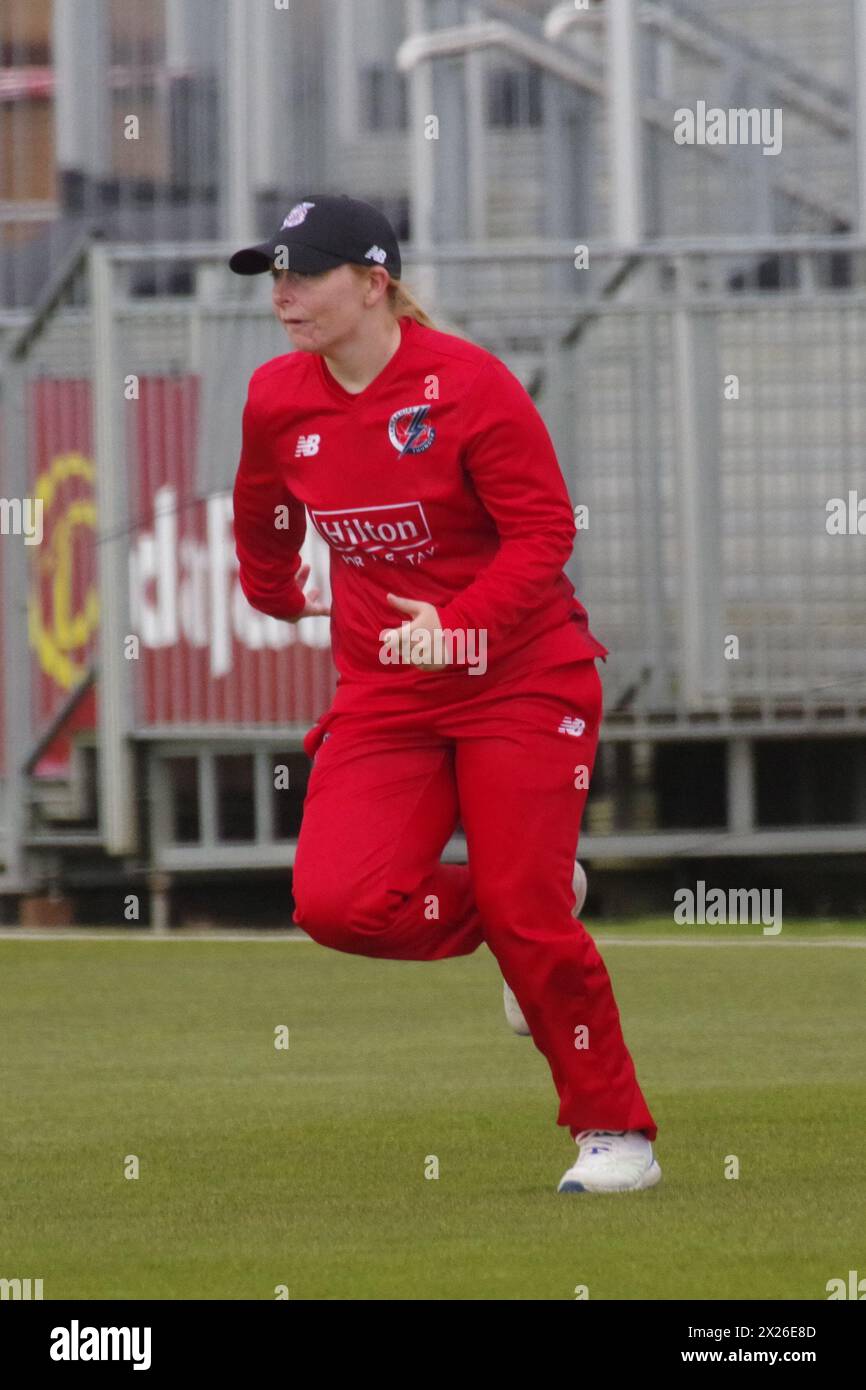 Chester le Street, 20. April 2024. Hannah Jones spielt für Thunder gegen Northern Diamonds in einem Spiel der Rachael Heyhoe Flint Trophy im Seat Unique Riverside, Chester-le-Street. Quelle: Colin Edwards/Alamy Live News Stockfoto