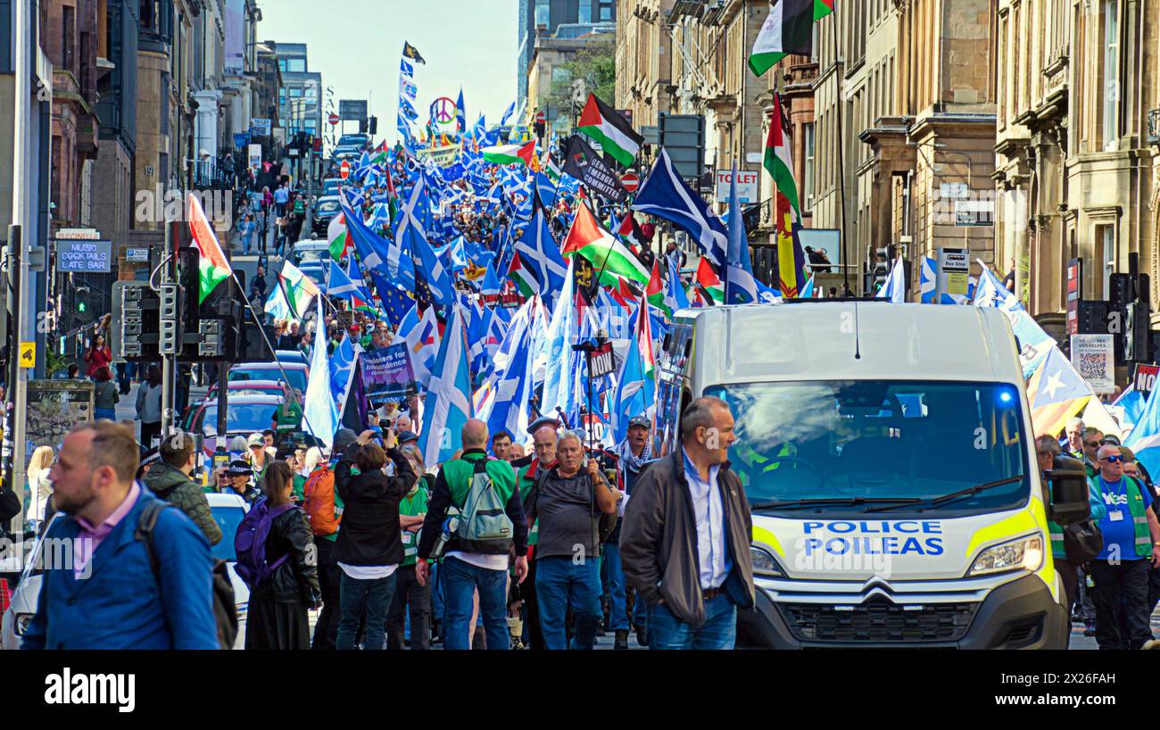 Glasgow, Schottland, Großbritannien. 20. April 2024: Pro unabhängigkeitsmarsch begann im kelvingrove Park und endete mit Reden auf dem george Square, die aus mehreren Pro-indy-Gruppen bestanden. Credit Gerard Ferry /Alamy Live News Stockfoto