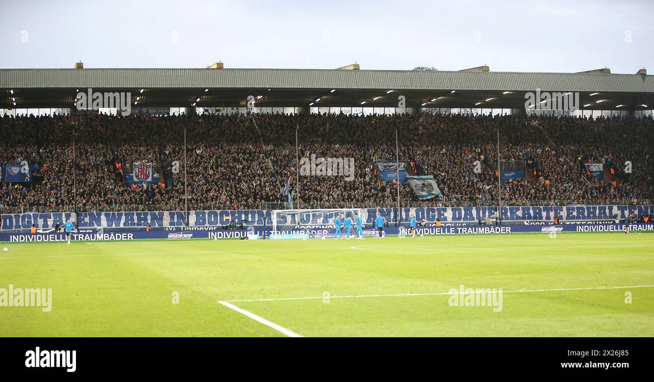 Bochum, Deutschland. 31. März 2024. firo: 31.03.2024, Fußball, 1. Liga, 1. Bundesliga, Saison 2023/2024, VfL Bochum 1848 - Darmstadt 98 2:2 Fans, Fan, Fächerkurve, Banner, transparent, Briefe, Protest, Plakate, Plakate, stoppt den digitalen Wahnsinn in Bochum. Erhalten Sie analoge Saisonkarten, Tickets, Ticket, Saisonkarte, Credit: dpa/Alamy Live News Stockfoto