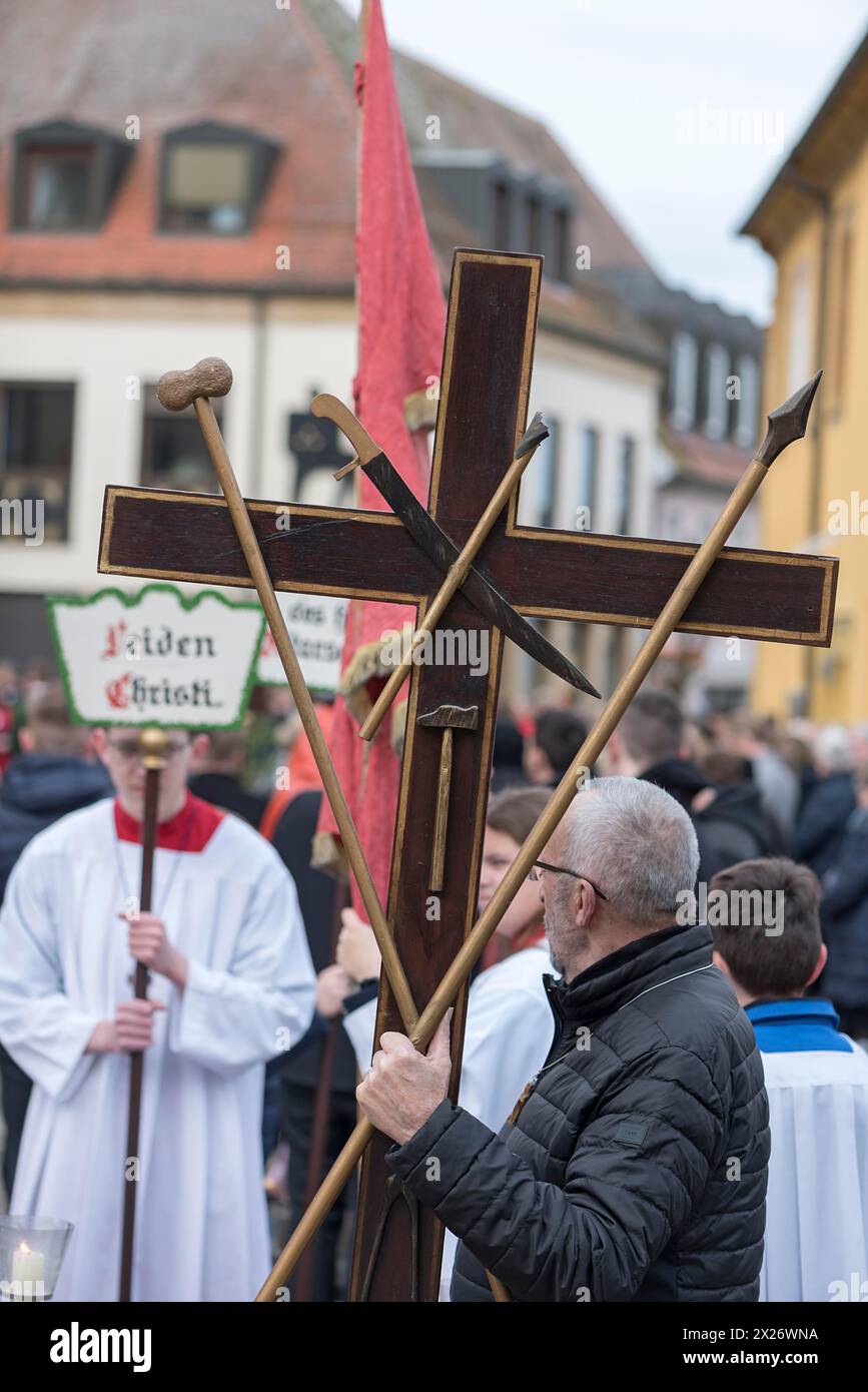 Historischer Karfreitagszug für 350 Jahre mit lebensgroßen Holzschnitzereien aus dem 18. Jahrhundert, Neunkirchen am Brand, Mittelfranken Stockfoto