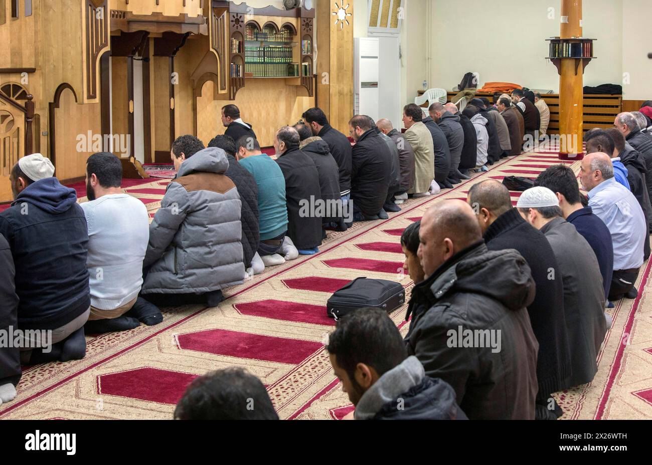 Freitagsgebet von Muslimen in der Berliner Moschee Neukoellner Begegnungsstaette, 27.03.2015, Berlin, Deutschland Stockfoto