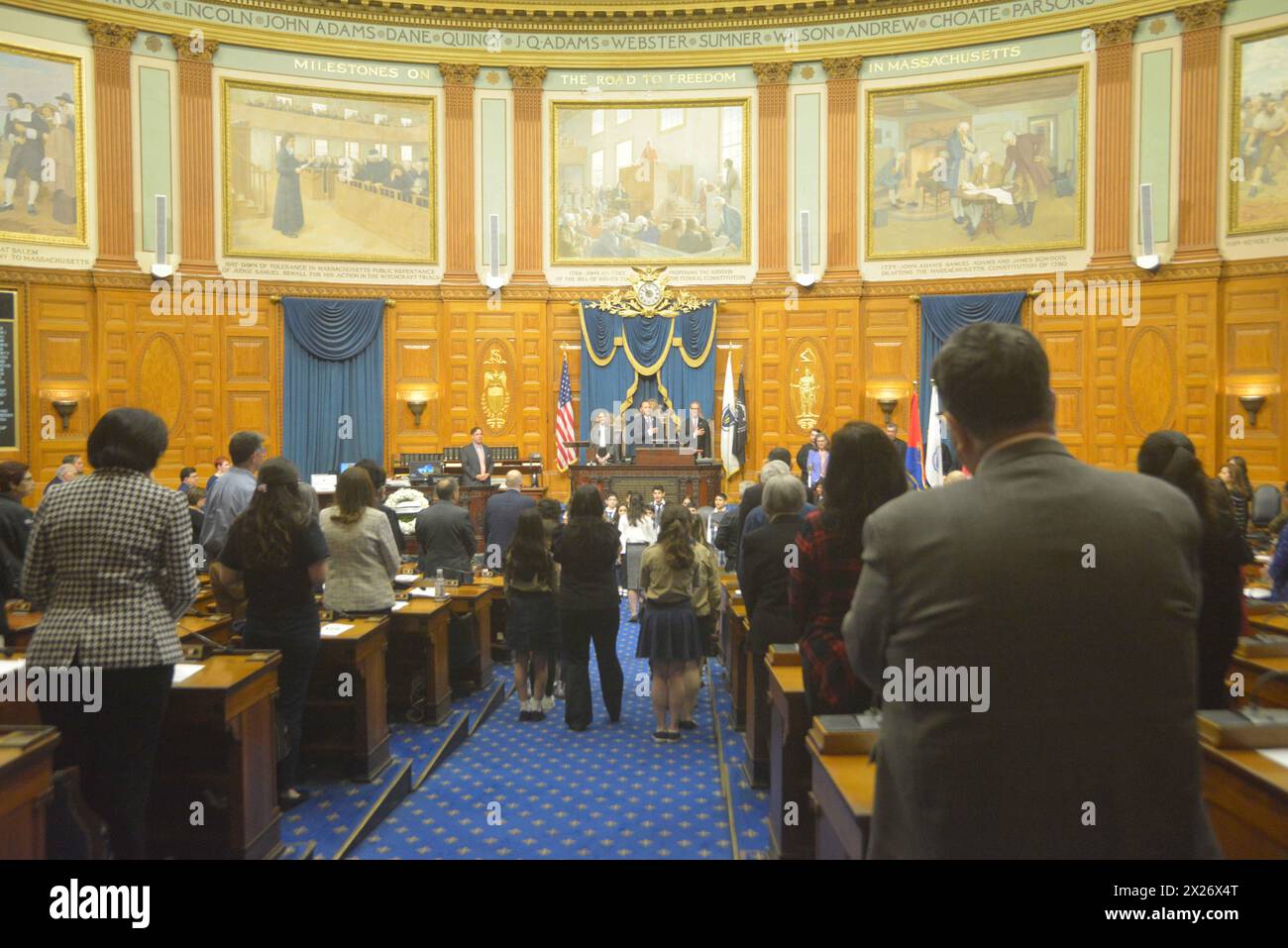 Boston, Ma, USA. April 2024. Armenier und Freunde nehmen am 109. Jahrestag des Völkermordes an den Armeniern 1915 durch die osmanische Regierung Teil. Die diesjährige Veranstaltung ist von immenser Bedeutung, insbesondere angesichts der jüngsten ethnischen Säuberung der Armenier aus Berg-Karabch im September letzten Jahres durch die Streitkräfte der Regierung Aserbaidschans. (Kreditbild: © Kenneth Martin/ZUMA Press Wire) NUR REDAKTIONELLE VERWENDUNG! Nicht für kommerzielle ZWECKE! Stockfoto