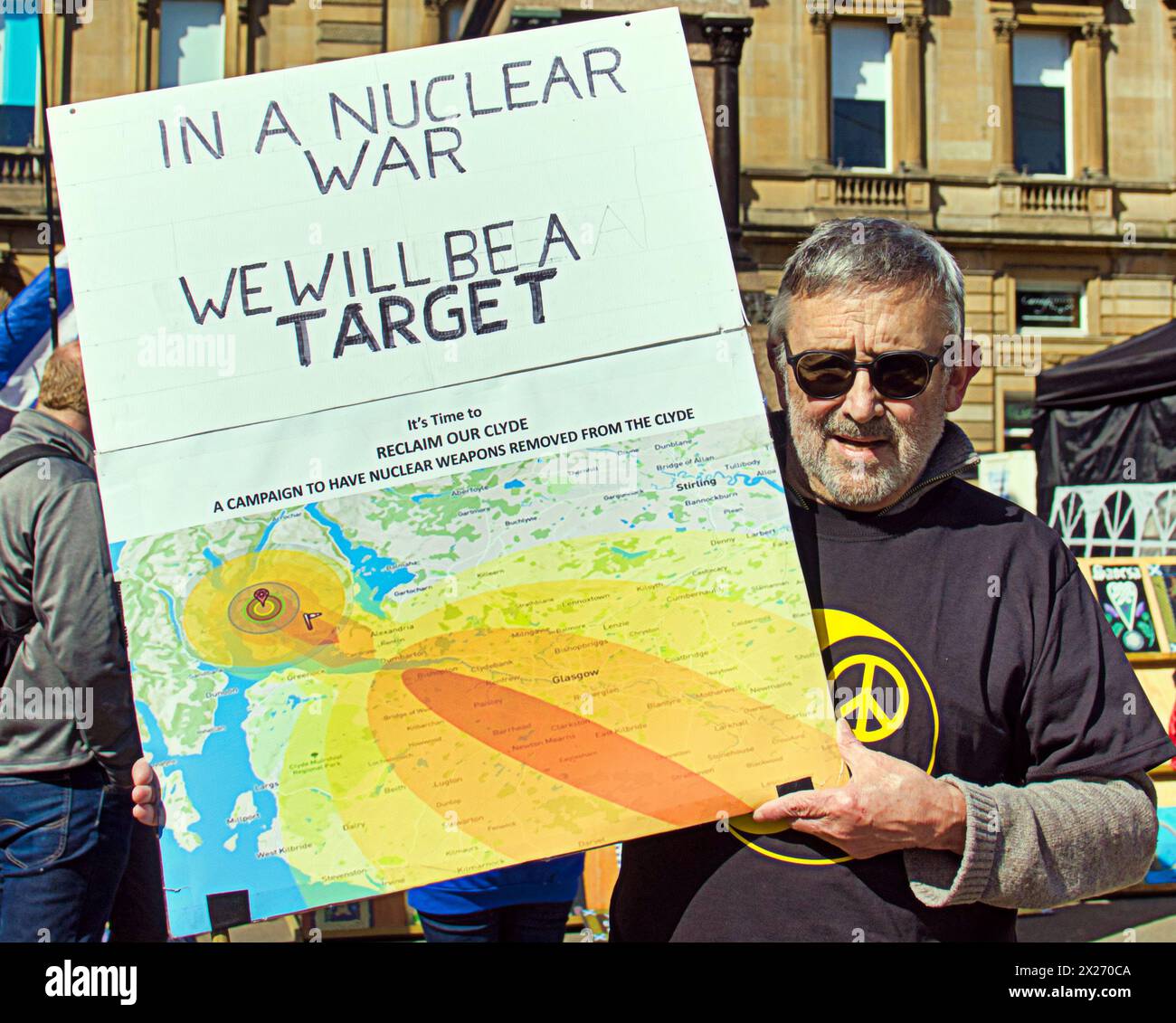 Glasgow, Schottland, Großbritannien. 20. April 2024: der Anti-Nuklear-Stall von faslane bei Pro independence YES march begann im kelvingrove Park und endete mit Reden auf dem george Square, die aus einer Reihe von Pro-indy-Gruppen bestanden. Credit Gerard Ferry /Alamy Live News Stockfoto