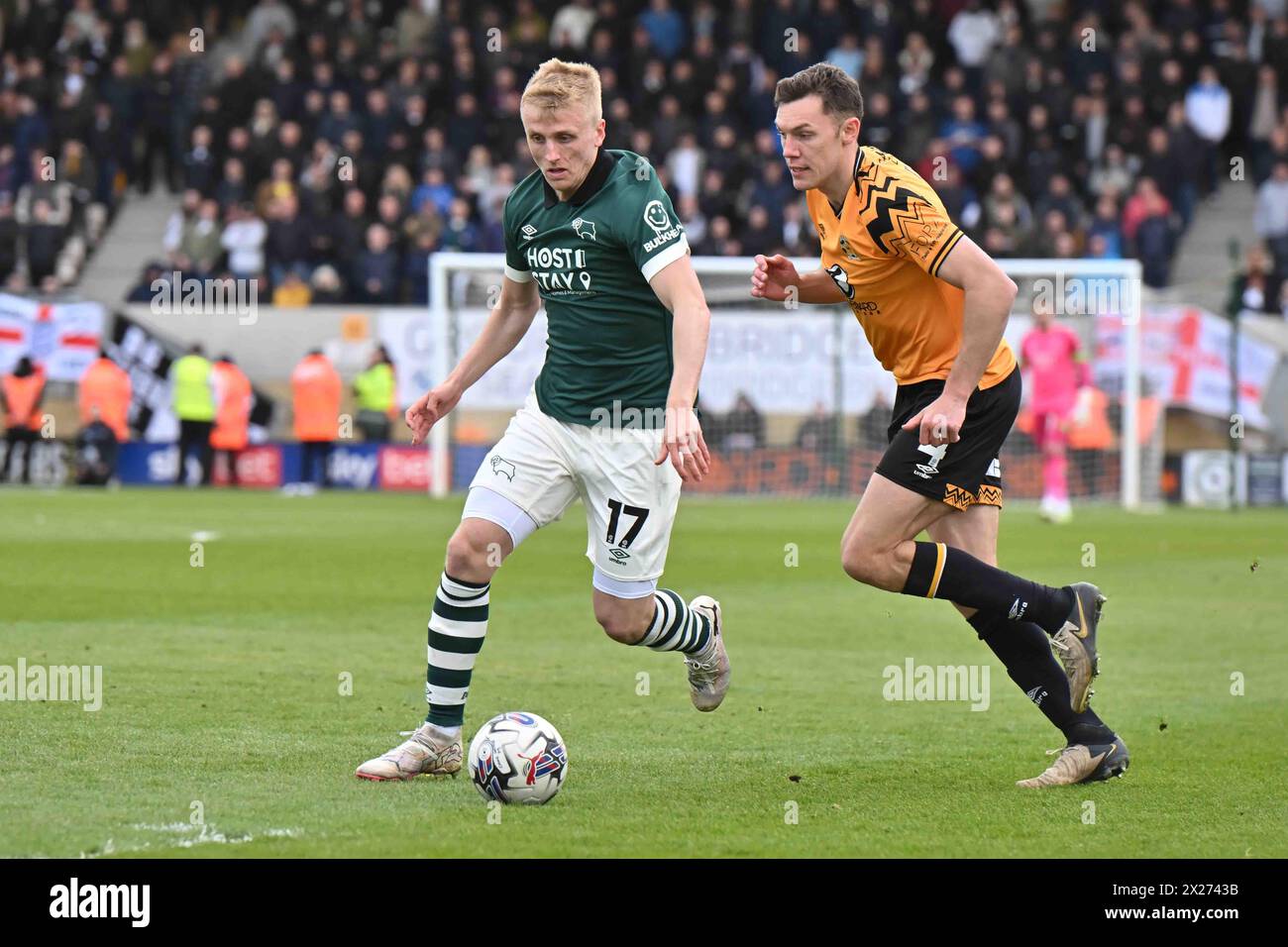 Louie Sibley (17 Derby) tritt beim Spiel der Sky Bet League 1 zwischen Cambridge United und Derby County am Samstag, den 20. April 2024, im Cledara Abbey Stadium in Cambridge an. (Foto: Kevin Hodgson | MI News) Credit: MI News & Sport /Alamy Live News Stockfoto