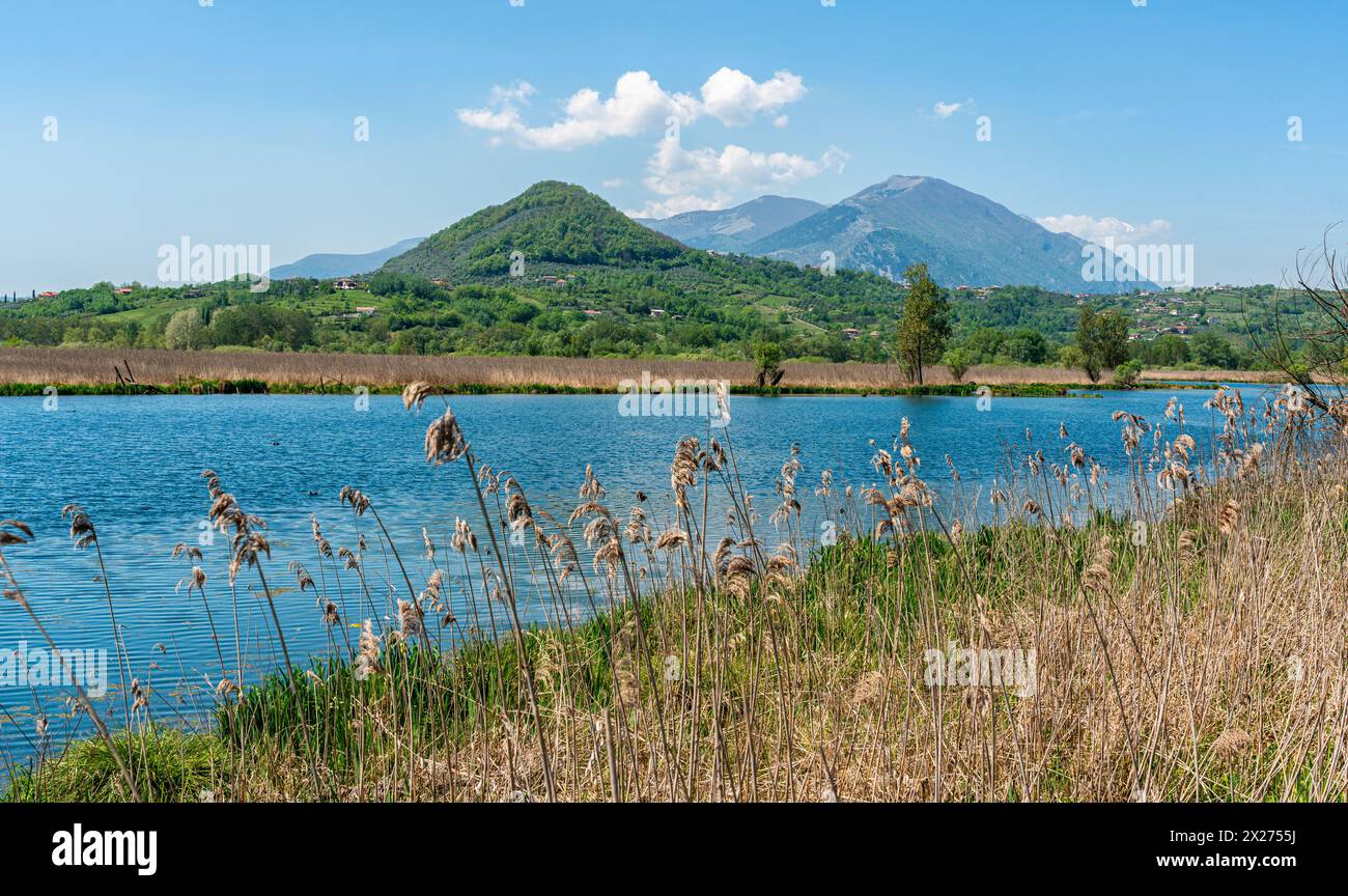 Idyllischer Blick auf das Naturschutzgebiet Posta Fibreno See. In der Provinz Frosinone, Latium, Italien. Stockfoto