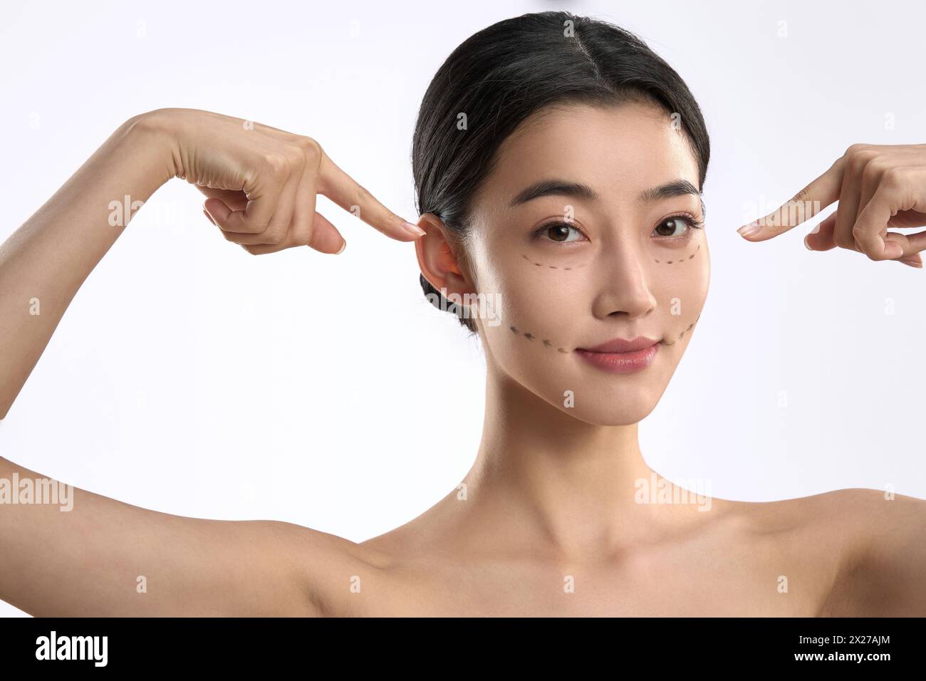 Junge Frauen in Gesichtskonturierung und kosmetischer Chirurgie Stockfoto