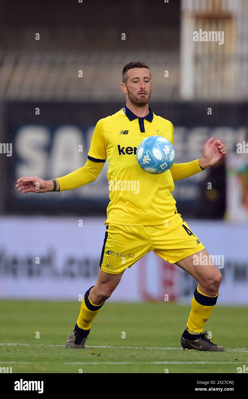 Ascoli Piceno, Italien. April 2024. Antonio Pergrefi von Modena in Aktion während des italienischen Fußball-Serie B Spiels Ascoli Calcio 1898 FC gegen Modena Football Club 2018 im Stadion Cino e Lillo del Duca in Ascoli Piceno, Italien am 20. April 2024 während Ascoli Calcio gegen Modena FC, italienisches Fußball-Spiel der Serie B in Ascoli Piceno, Italien, 20. April 2024 Credit: Independent Photo Agency/Alamy Live News Stockfoto