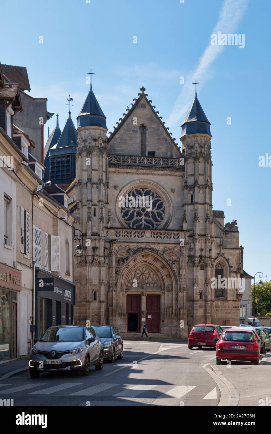 Compiègne, Frankreich - 27. Mai 2020: Die Kirche Saint-Antoine in der Altstadt. Stockfoto