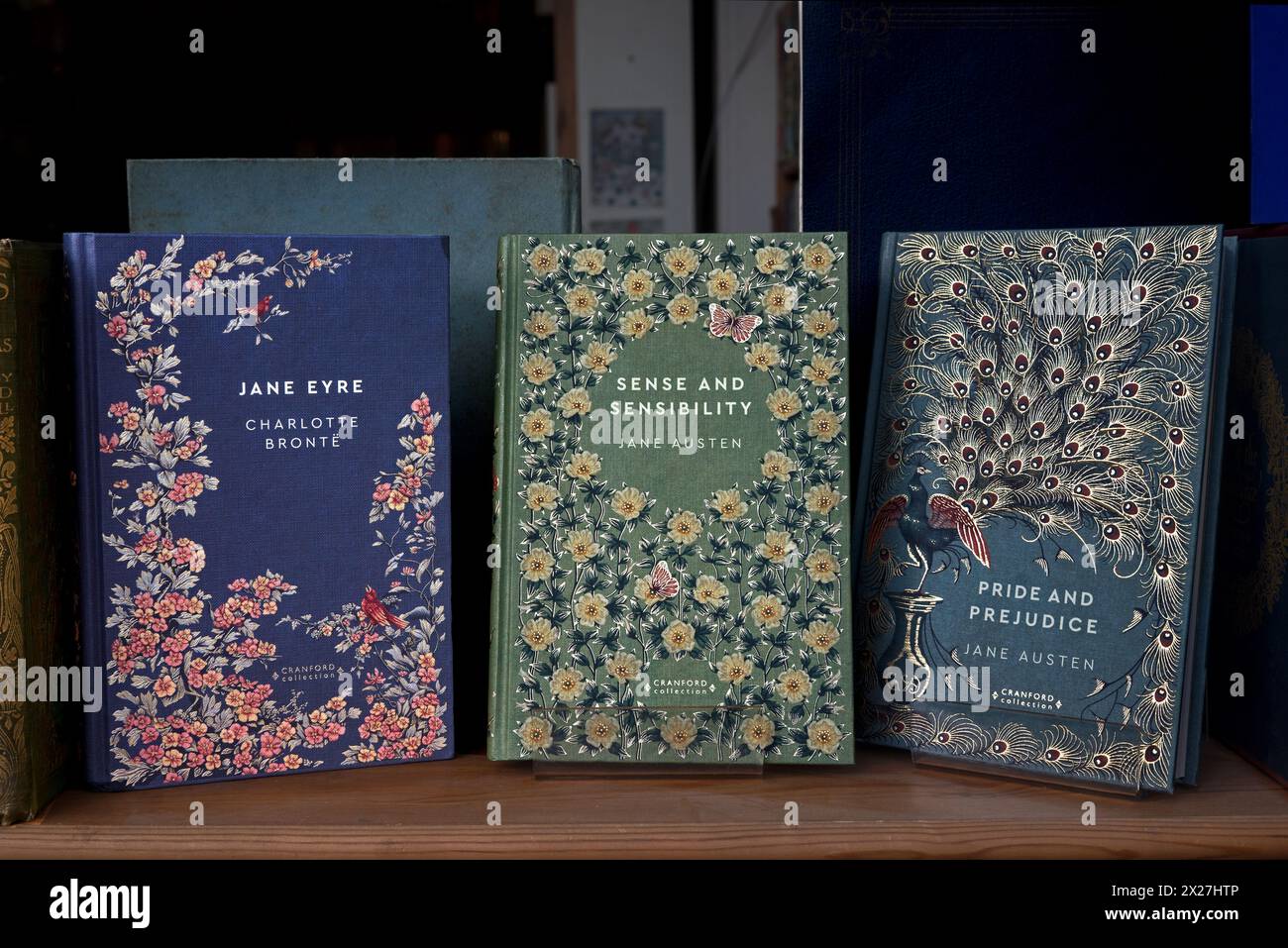 Romane von Jane Austen und Charlotte Bronte in einem Second-Hand-Buchladen in Edinburgh, Schottland, Großbritannien. Stockfoto
