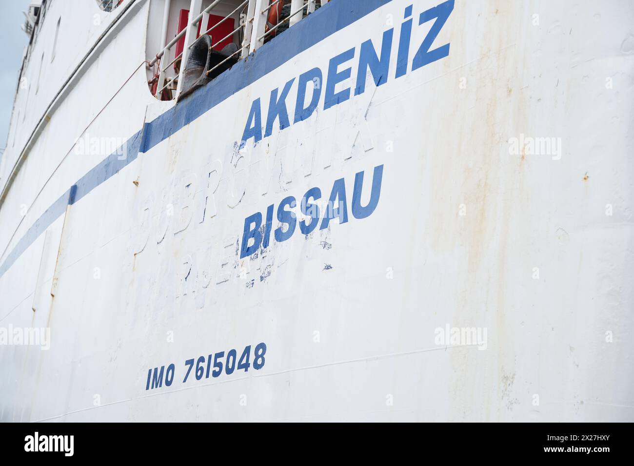 Die Internationale Koalition für humanitäre Freiheit bereitete eine Hilfsaktion für den Gazastreifen vor. Eines der Boote im türkischen Hafen von Tuzla b Stockfoto