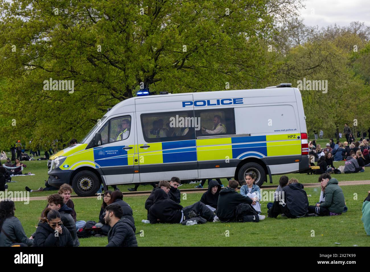 Die jährliche „420“-Kundgebung in London Großbritannien im Hyde Park fordert, dass die illegale Droge Cannabis entkriminalisiert wird. Quelle: Ian Davidson/Alamy Live News Stockfoto
