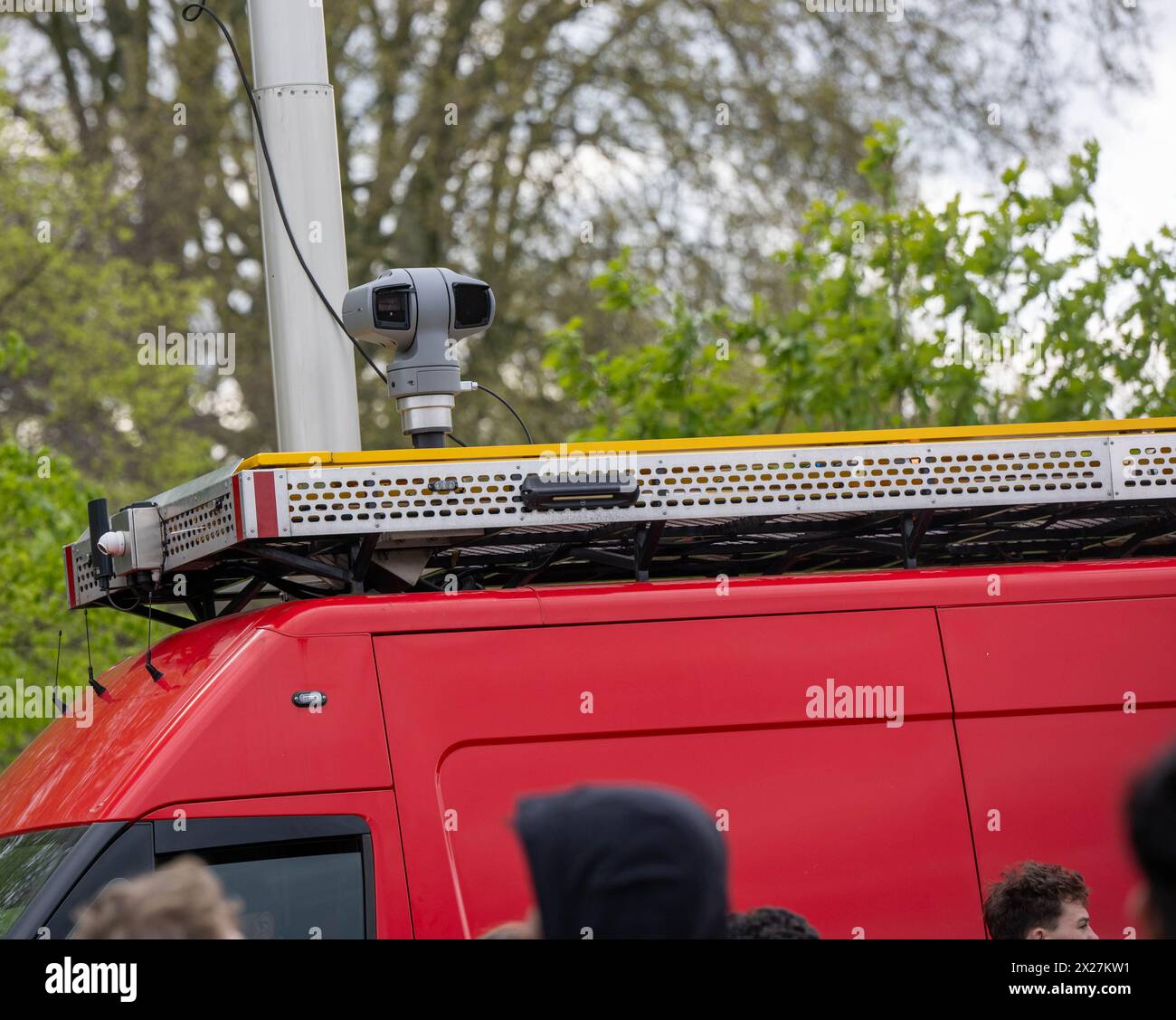 Die jährliche „420“-Kundgebung in London Großbritannien im Hyde Park fordert, dass die illegale Droge Cannabis entkriminalisiert wird. Polizeiüberwachung: Ian Davidson/Alamy Live News Stockfoto