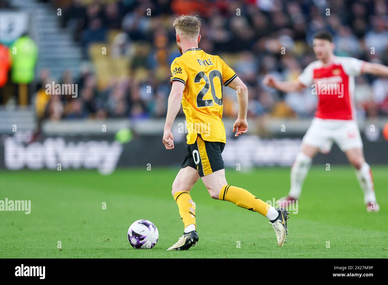 Wolverhampton, Großbritannien. April 2024. Tommy Doyle of Wolves war am 20. April 2024 beim Premier League-Spiel zwischen Wolverhampton Wanderers und Arsenal in Molineux, Wolverhampton, England. Foto von Stuart Leggett. Nur redaktionelle Verwendung, Lizenz für kommerzielle Nutzung erforderlich. Keine Verwendung bei Wetten, Spielen oder Publikationen eines einzelnen Clubs/einer Liga/eines Spielers. Quelle: UK Sports Pics Ltd/Alamy Live News Stockfoto