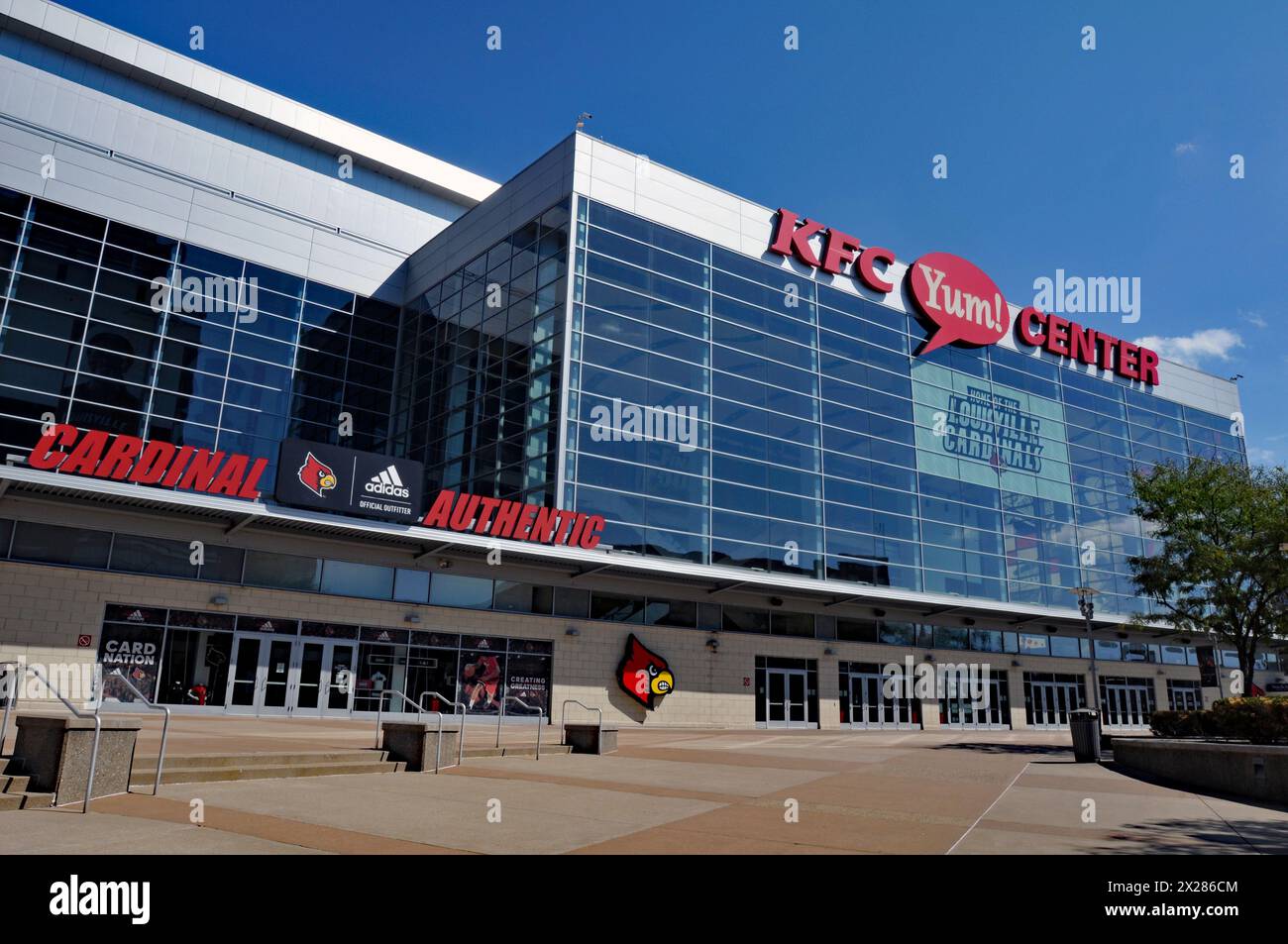 Das KFC Yum! In der Center Arena befinden sich die Basketballmannschaften der University of Louisville für Männer und Frauen sowie Veranstaltungen wie Konzerte. Stockfoto