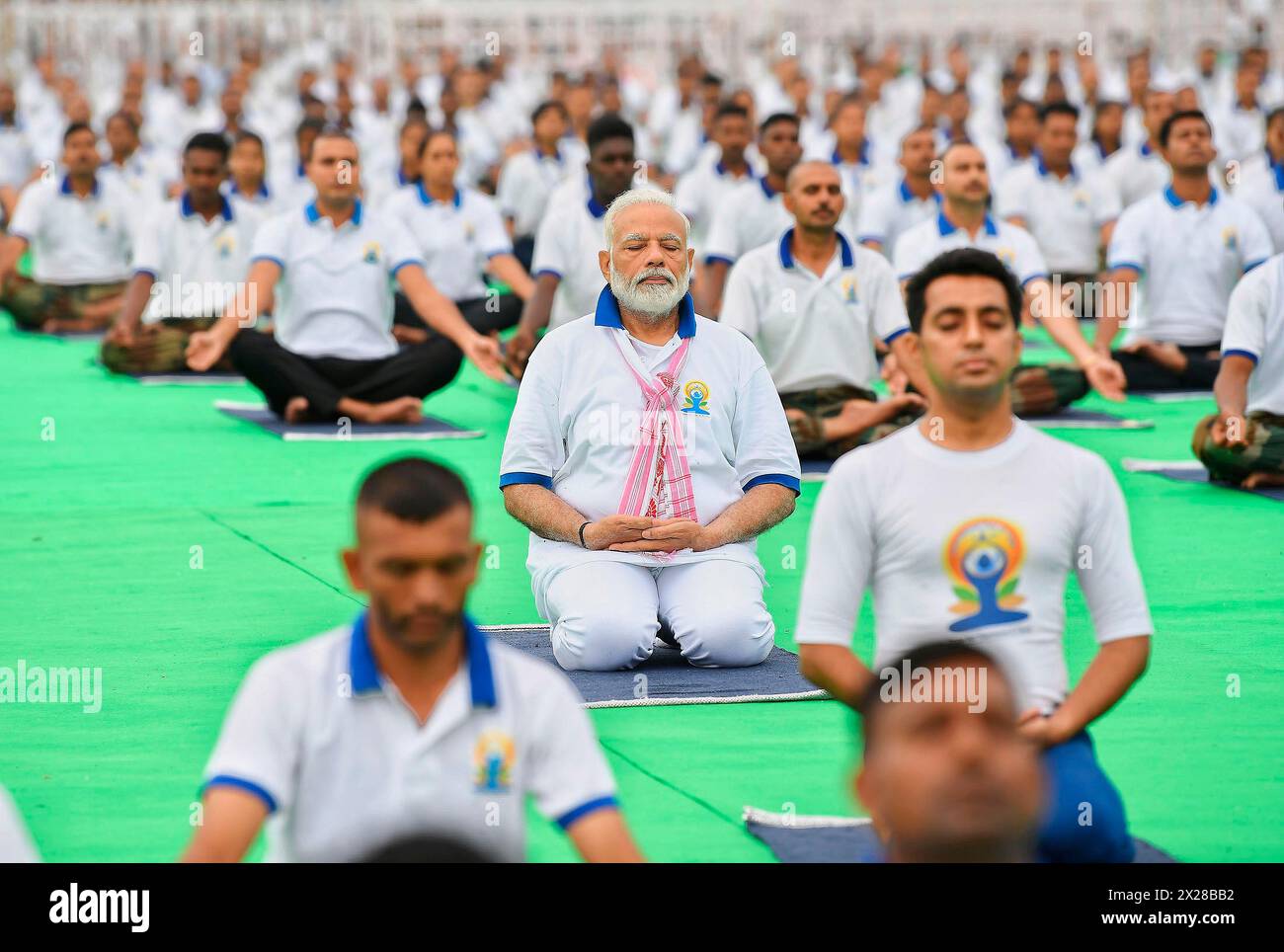 Ranchi, Indien. Juni 2019. Der indische Premierminister Narendra Modi nimmt an einer Yoga-Massendemonstration zum 5. Internationalen Yoga-Tag auf der Prabhat Tara School Maidan am 21. Juni 2019 in Ranchi, Jharkhand, Indien Teil. Quelle: PIB Photo/Press Information Bureau/Alamy Live News Stockfoto