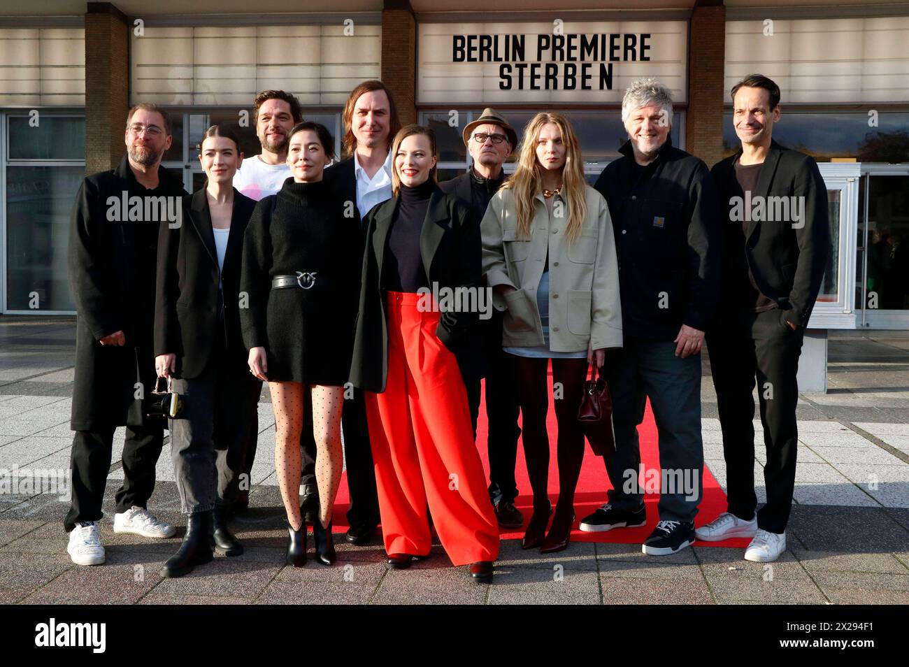 Jan Krüger, Anna Bederke, Roland Zehrfeld, Saerom Park, Lars Eidinger, Saskia Rosendahl, Hans Uwe Bauer, Lillith Stangenberg, Matthias Glasner und Ulf Israel bei der Premiere des Kinofilms Sterben im Kino International. Berlin, 20.04.2024 *** Jan Krüger, Anna Bederke, Roland Zehrfeld, Saerom Park, Lars Eidinger, Saskia Rosendahl, Hans Uwe Bauer, Lillith Stangenberg, Matthias Glasner und Ulf Israel bei der Premiere des Spielfilms Sterben im Kino International Berlin, 20 04 2024 Foto:XA.xBuggex/xFuturexImagex sterben berlin 4423 Stockfoto