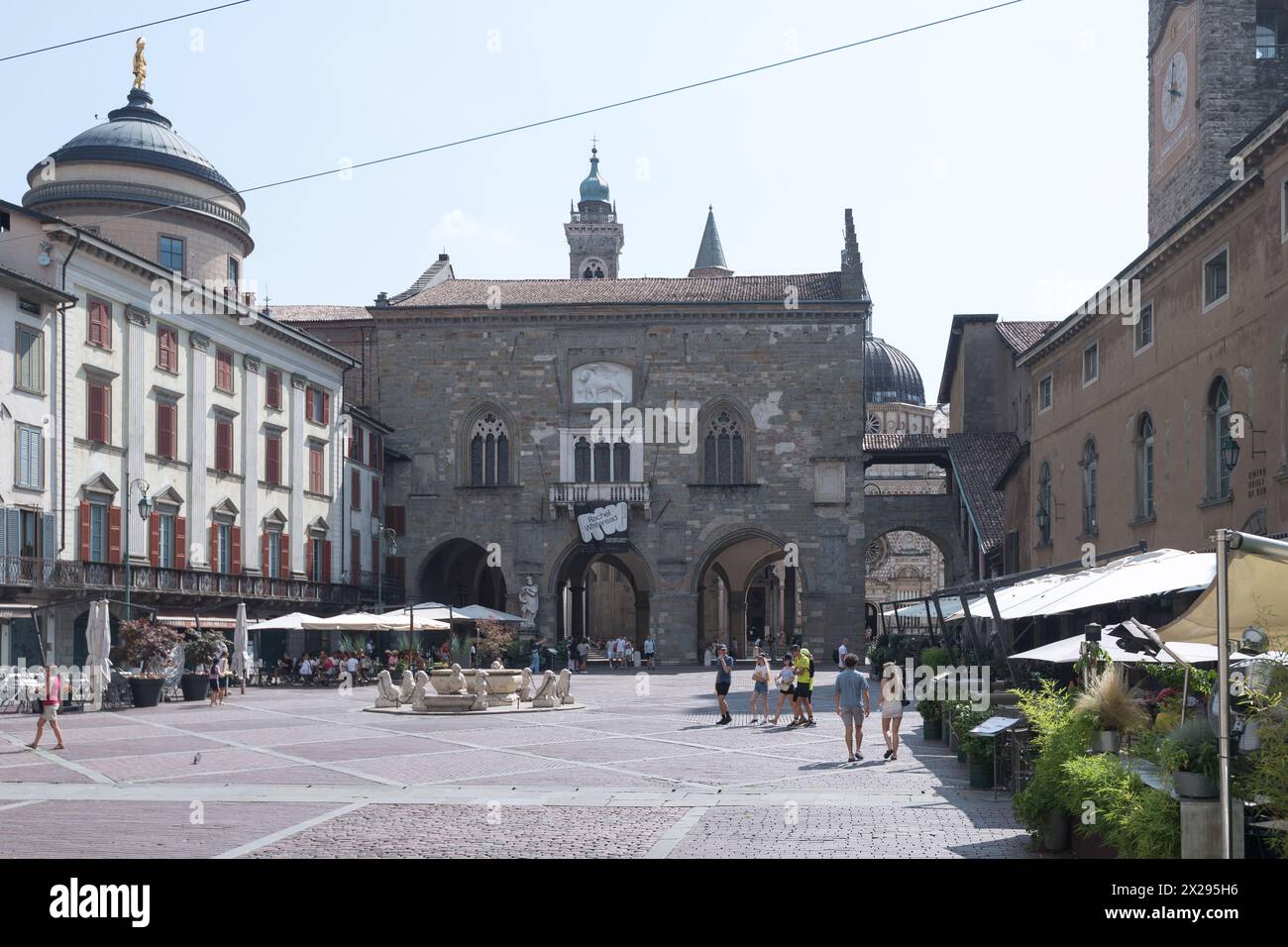 Gotischer Palazzo della Ragione aus dem 12. Jahrhundert auf der Piazza Vecchia im historischen Zentrum Bergamo Oberstadt in Bergamo, Provinz Bergamo, Lombardei Stockfoto