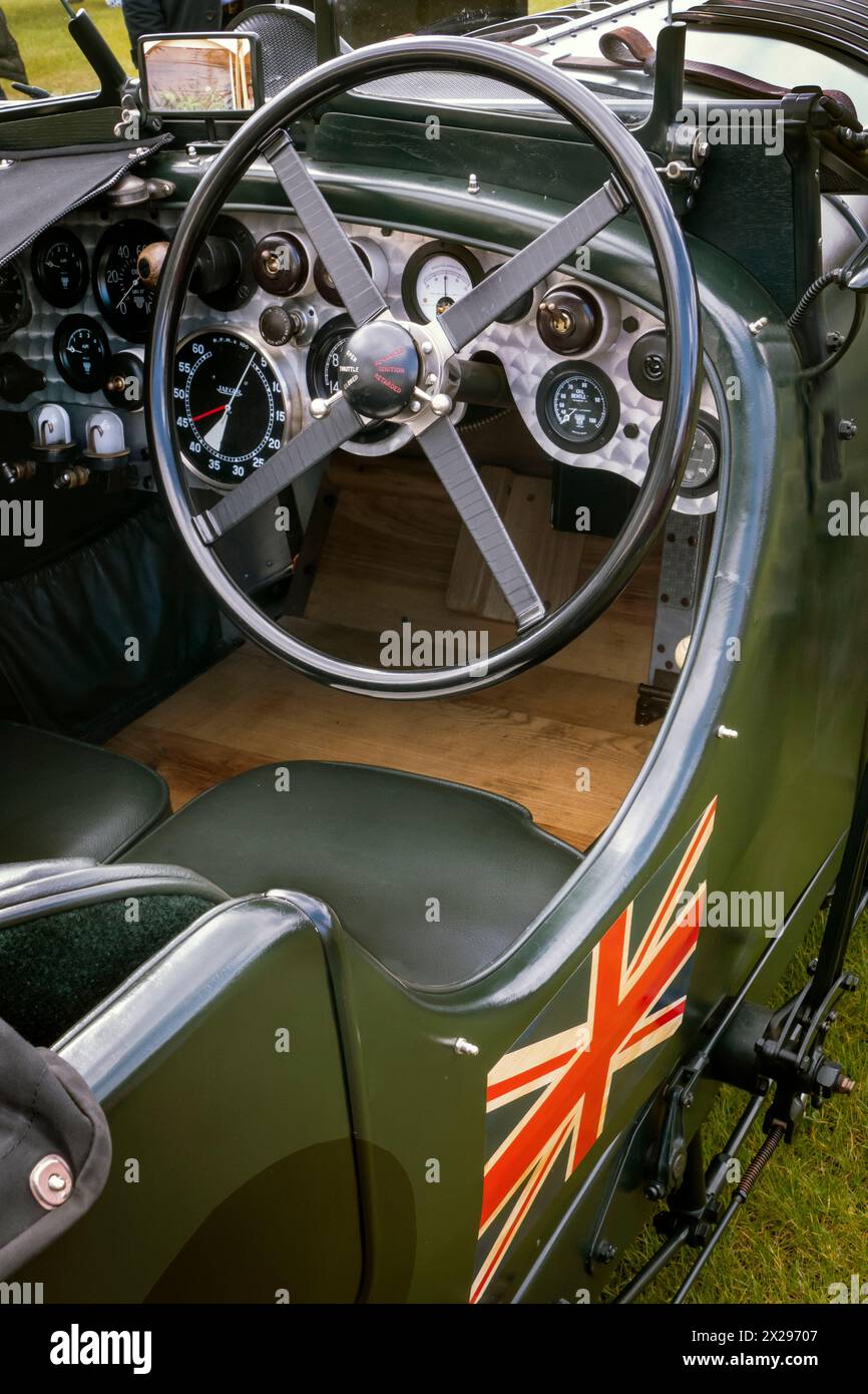 Vintage Racing Bentley Innenausstattung im Salon Prive London „Supercar Day“ im Royal Hospital Chelsea London UK Stockfoto