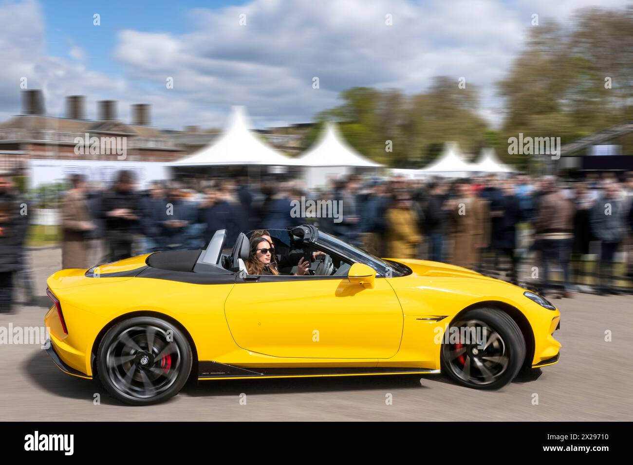 MG Cyberster EV Roadster beim Salon Prive London „Supercar Day“ im Royal Hospital Chelsea London UK Stockfoto