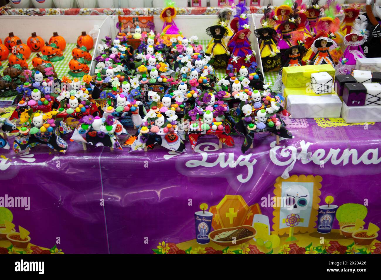 Mini Candy Ofrendas zum Verkauf während des Day of the Dead auf dem Jamaica Market in Mexico City, Mexiko Stockfoto