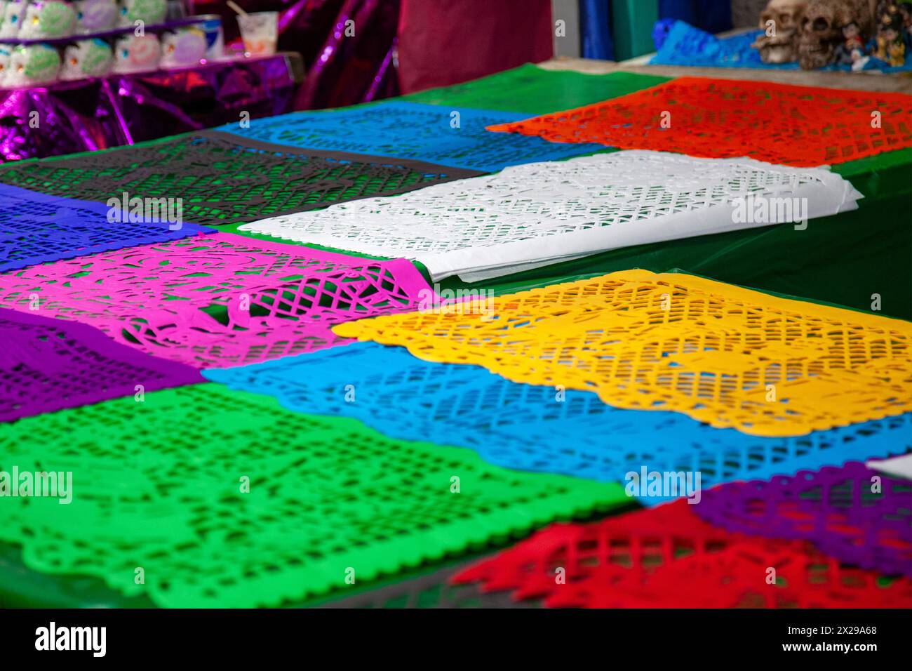 Papel Picado für Day of the Dead auf dem Jamaica Markt in Mexiko-Stadt, Mexiko Stockfoto