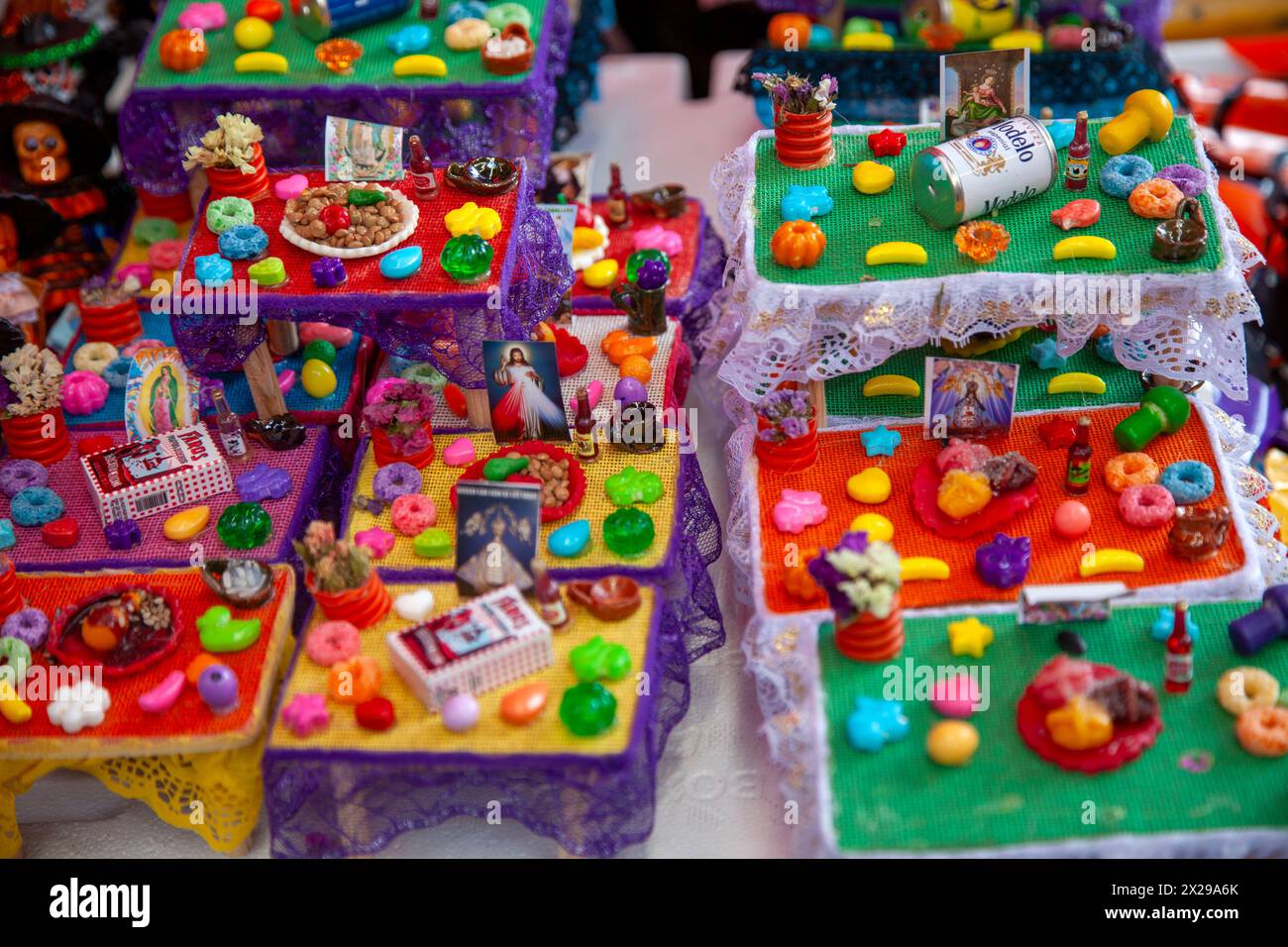 Mini-Ofrendas-Verkäufer während des Day of the Dead auf dem Jamaica-Markt in Mexiko-Stadt, Mexiko Stockfoto