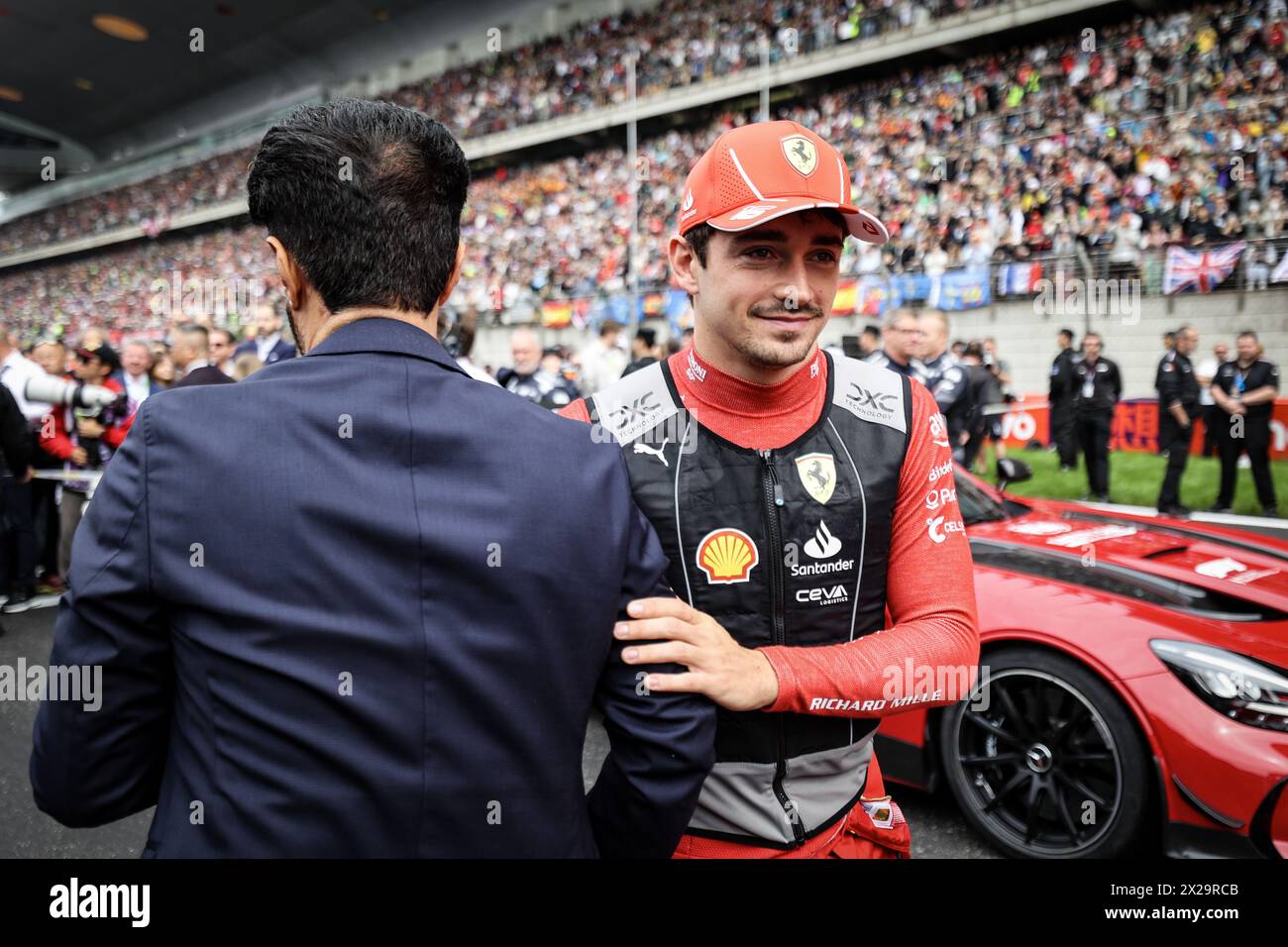 LECLERC Charles (mco), Scuderia Ferrari SF-24, Porträt, BEN SULAYEM Mohammed (vae), Präsident der FIA, Porträt vor dem Raster während des Grand Prix 2024 von Lenovo China in der Formel 1, 5. Runde der Formel-1-Weltmeisterschaft 2024 vom 19. Bis 21. April 2024 auf dem Shanghai International Circuit in Shanghai, China Stockfoto