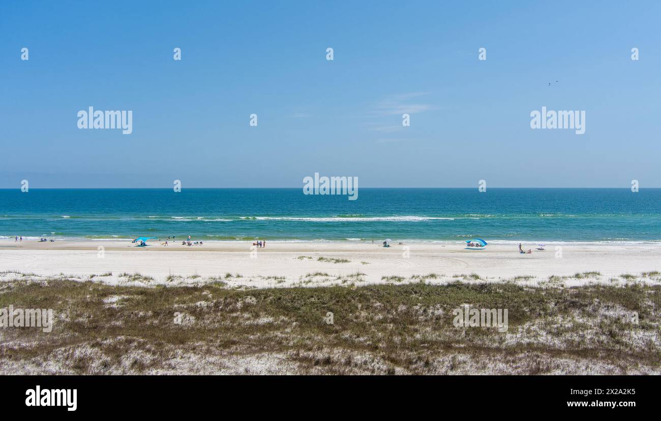 Luftaufnahme des Strandes in Gulf Shores, Alabama im April Stockfoto