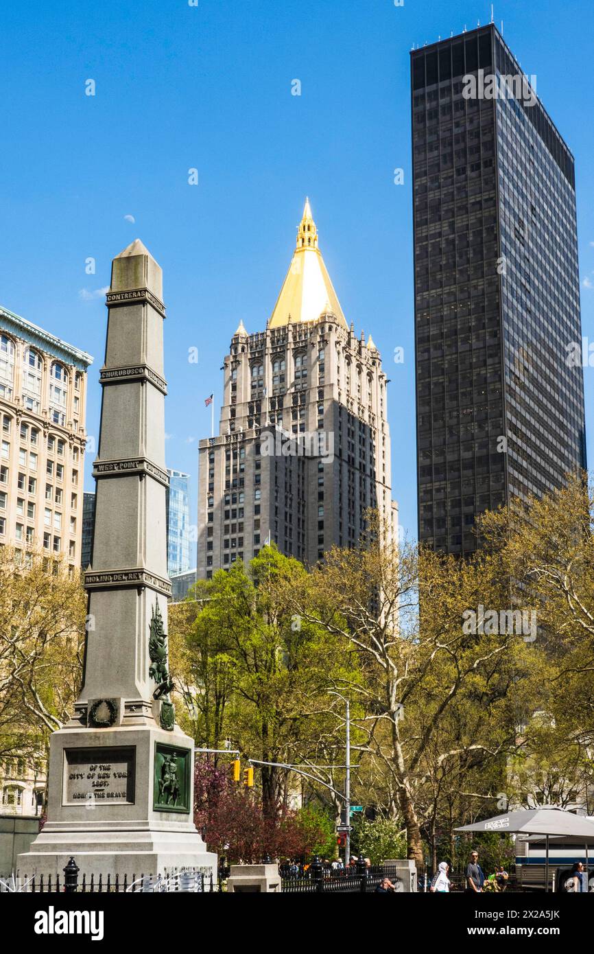 Madison Square, Park ist umgeben von Luxus, Wohnanlagen und Bürogebäuden, 2023, New York City, USA Stockfoto