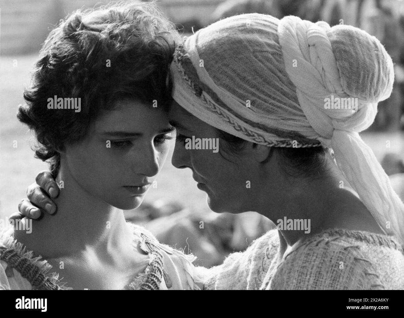 TATIANA PAPAMOSKOU / PAPAMOSCHOU als Iphigenie und IRENE PAPAS als Clytemnestre in IPHIGENIEN / IFIGENEIA 1977 Regisseur / Autor / Produzent MICHAEL CACOYANNIS aus dem Stück von Euripides Music Mikis Theodorakis Greek Film Centre (GFC) Stockfoto