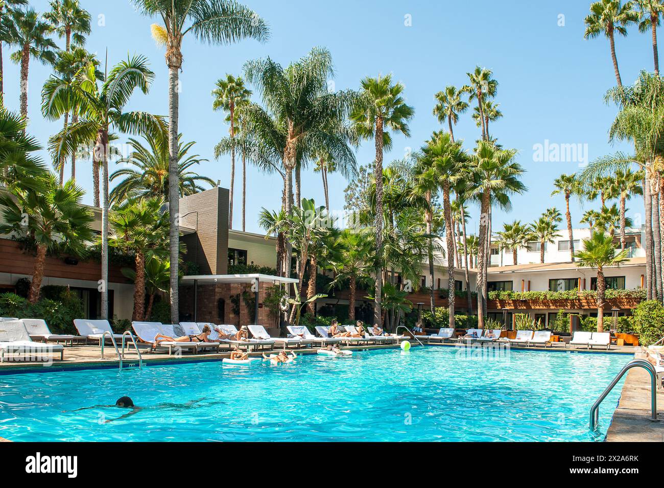 Der Pool im Hollywood Roosevelt Hotel ist ein historisches und berühmtes Hotel am 7000 Hollywood Boulevard aus dem Jahr 1927. Stockfoto
