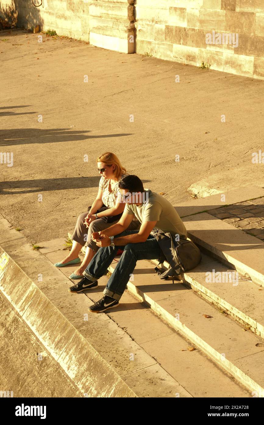 Paar in Paris an der seine, 21. September 2020 Paris, Frankreich Stockfoto