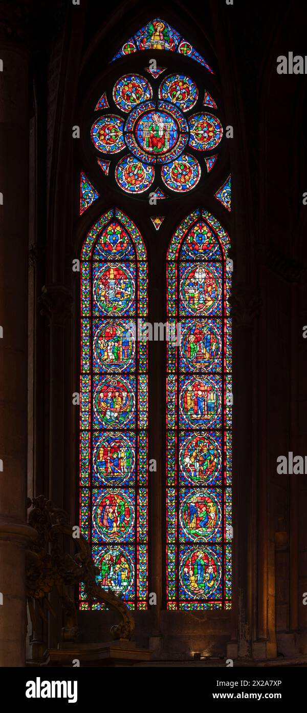 Reims, Kathedrale Notre-Dame, Chorumgang, Mittelalterliches Fenster Stockfoto
