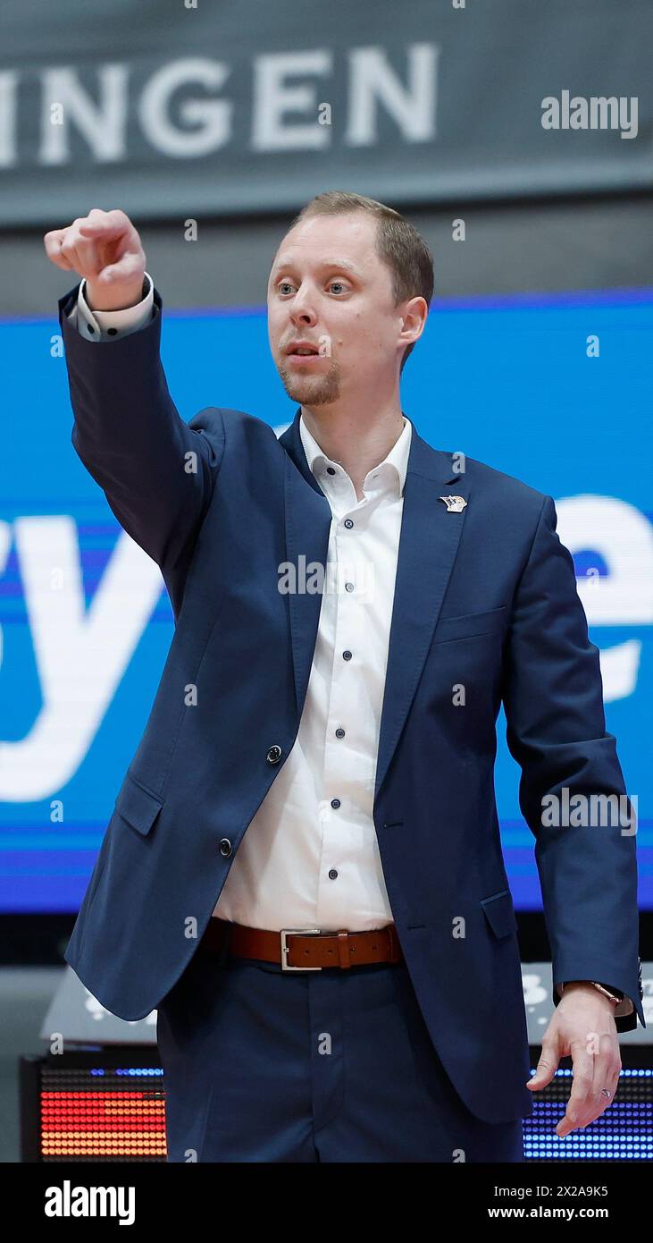 Würzburg, Deutschland. April 2024. Cheftrainer Christian Held (Rostocker Seawolves). 20.04.2024, Würzburg Baskets vs. Rostock Seawolves, easyCredit BBL, 29. gameday, Deutschland, Würzburg, tectake-Arena, Credit: HMB Media/Heiko Becker/Alamy Live News Credit: Heiko Becker/Alamy Live News Stockfoto