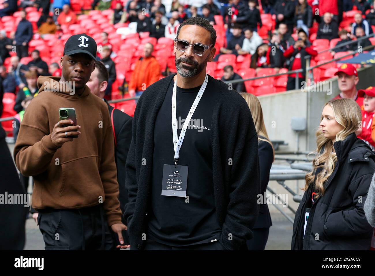 London, Großbritannien. April 2024. Rio Ferdinand während des Halbfinalspiels Coventry City FC gegen Manchester United FC Emirates FA Cup im Wembley Stadium, London, England, Großbritannien am 21. April 2024 Credit: Every Second Media/Alamy Live News Stockfoto