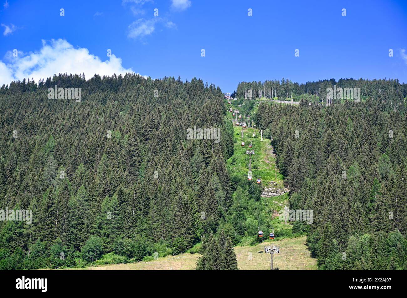 Luftseilbahn zum Gipfel des Hügels Bad Gastein Österreich Stockfoto