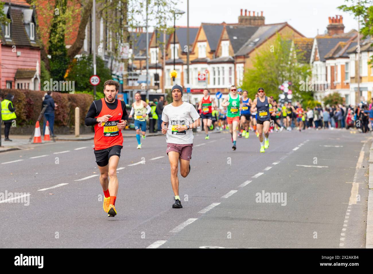 LONDON, UK - 21. APRIL 2024: Spitzenreiter in der London Marathon 2024 Herren-Elite Stockfoto