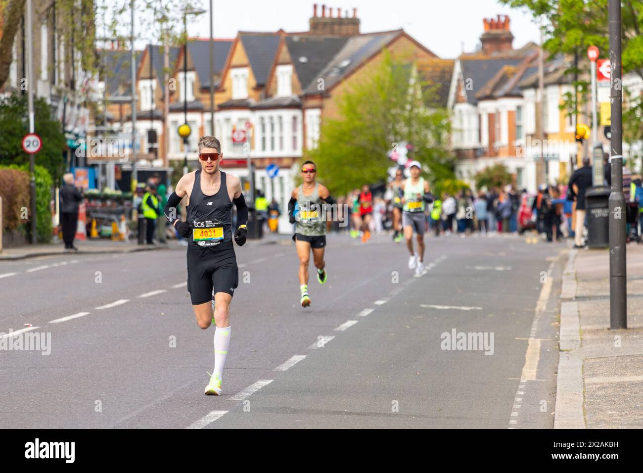 LONDON, UK - 21. APRIL 2024: Spitzenreiter in der London Marathon 2024 Herren-Elite Stockfoto