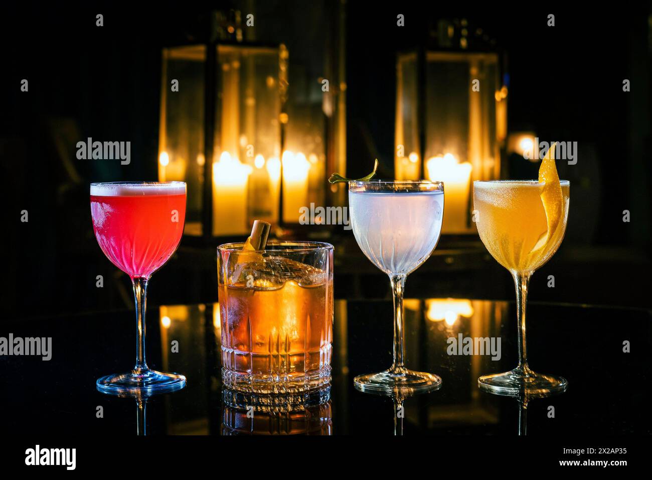 Cocktails und die Bar im Waldorf Astoria Edinburgh - The Caledonian Hotel, Edinburgh, Schottland, UK Stockfoto