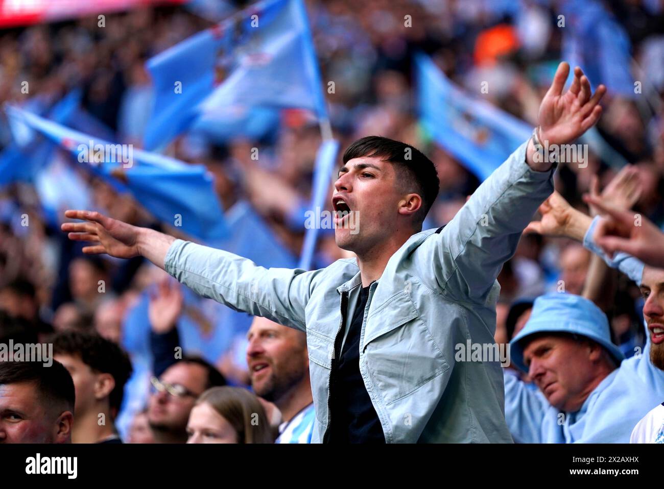 Ein Coventry City Fan beim Halbfinalspiel des Emirates FA Cup im ...