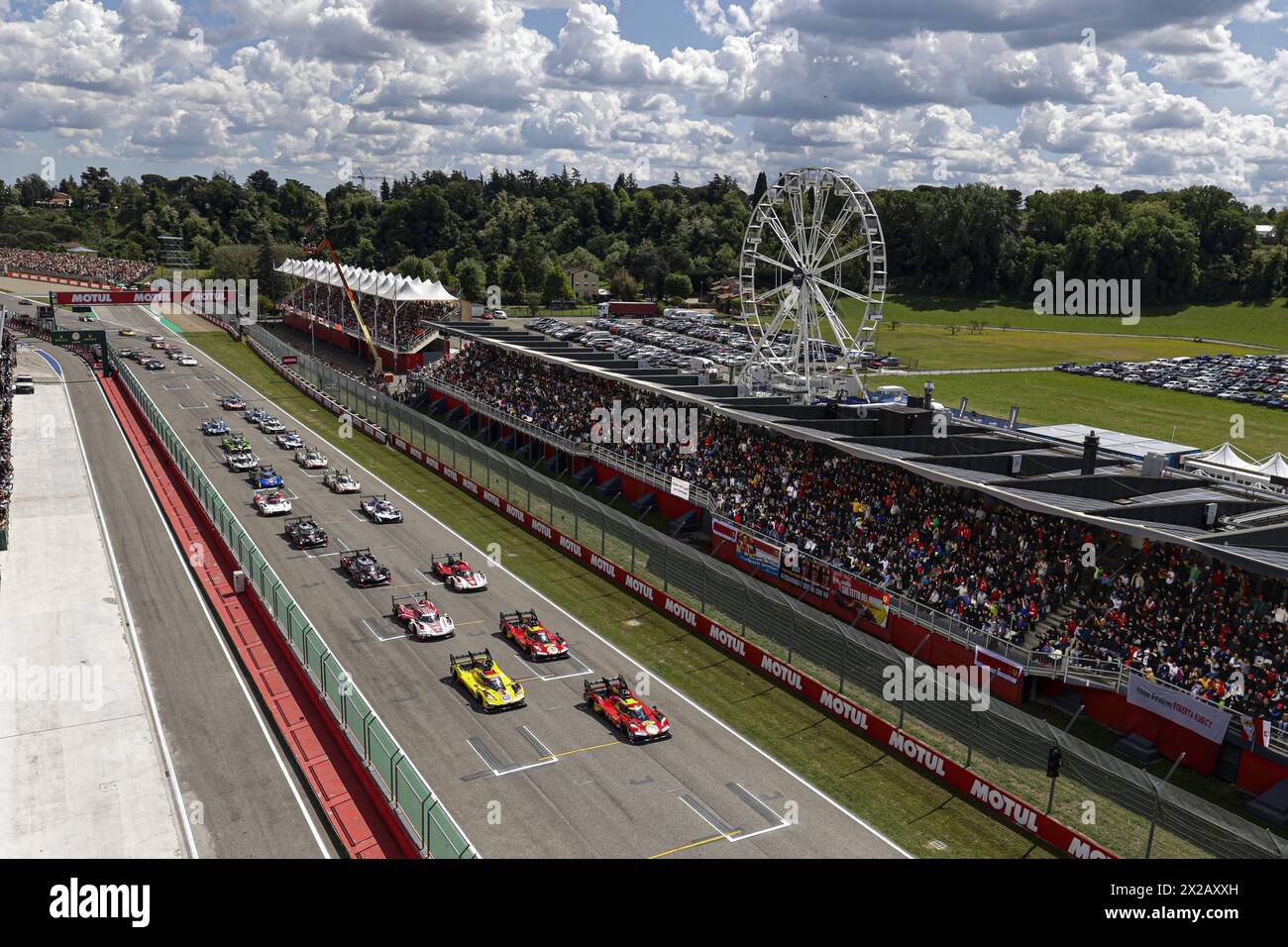 Start des Rennens, Abfahrt, während der 6 Stunden von Imola 2024, 2. Runde der FIA-Langstrecken-Weltmeisterschaft 2024, vom 18. Bis 21. April 2024 auf dem Autodromo Internazionale Enzo e Dino Ferrari in Imola Stockfoto