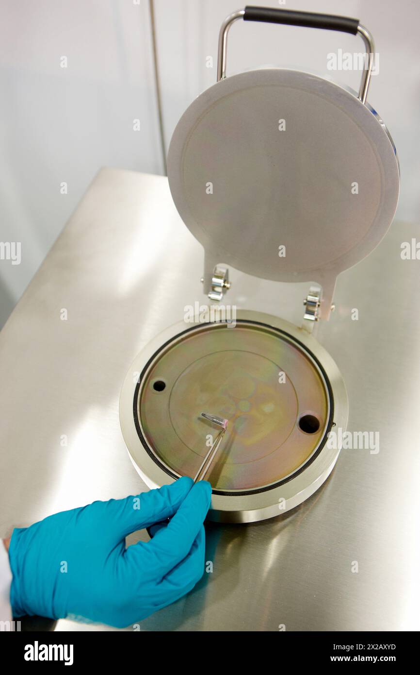 Nanomaterialgruppe Dünnschichtbeschichtungen zur Funktionalisierung von Werkstoffen für Korrosionsschutz, flexible Elektronik, Sensorik oder Energieanwendungen Stockfoto