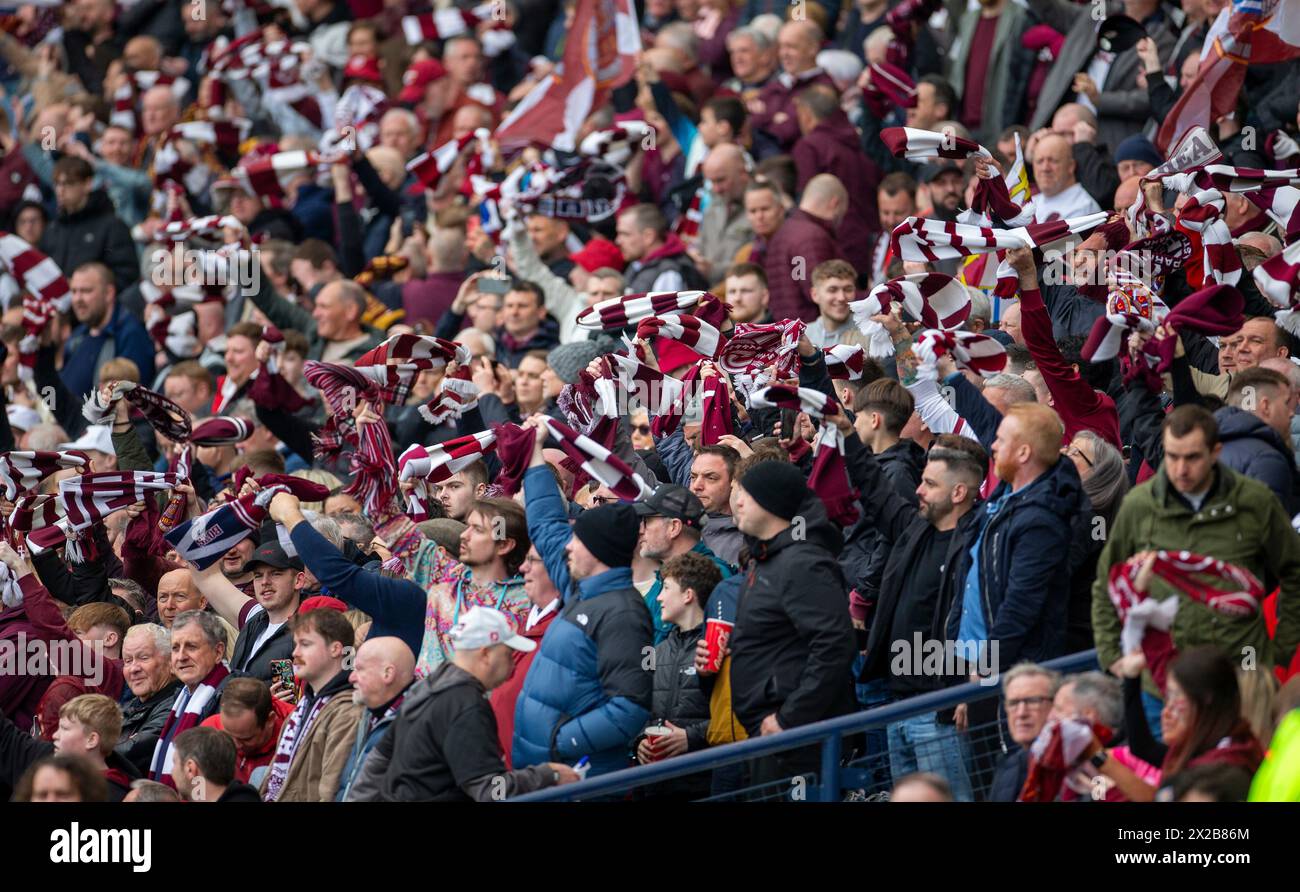 Glasgow, Schottland. 21. April 2024; Hampden Park, Glasgow, Schottland: Halbfinale des Scottish Cup Football, Rangers versus Heart of Midlothian; Hearts Fans Credit: Action Plus Sports Images/Alamy Live News Stockfoto